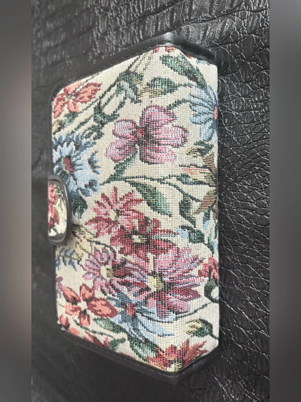 14-Day Floral Pill Organizer Case with Snap Closure - Floral Pattern